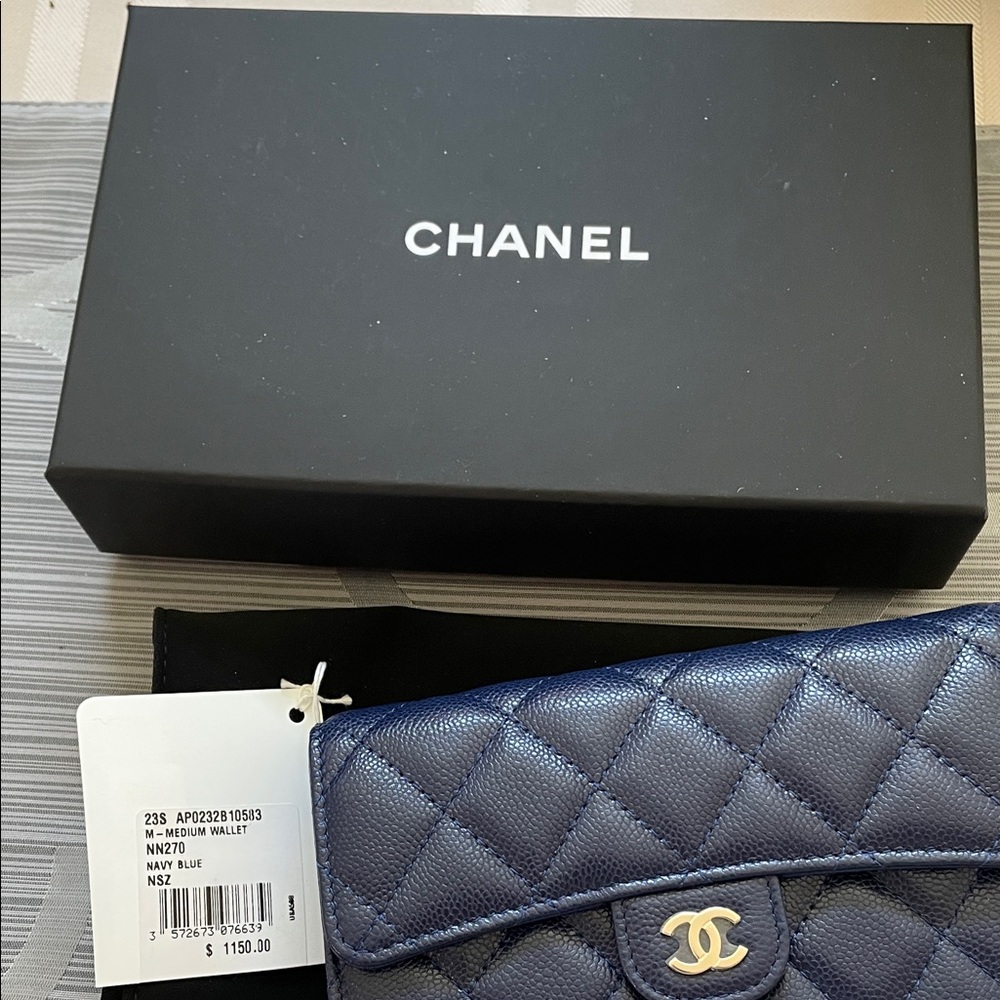 NIB CHANEL Navy Quilted Caviar Leather Wallet with CC - Picture 7 of 7